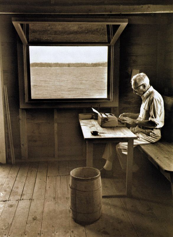 E.B.-White photographed by Jill Krementz in his cabin, North Brooklin - Maine 1976